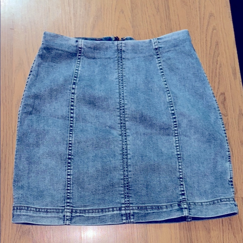 Free People Denim Mini Skirt Size 6 EUC - Picture 1 of 9